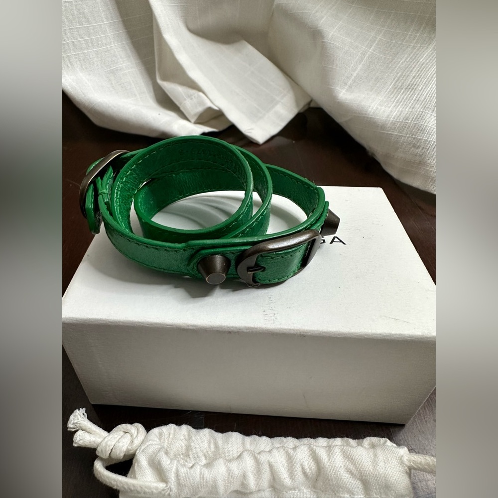 Balenciaga Triple Tour Wrap Bracelet. Too small for me. Perfect condition. - Picture 6 of 7